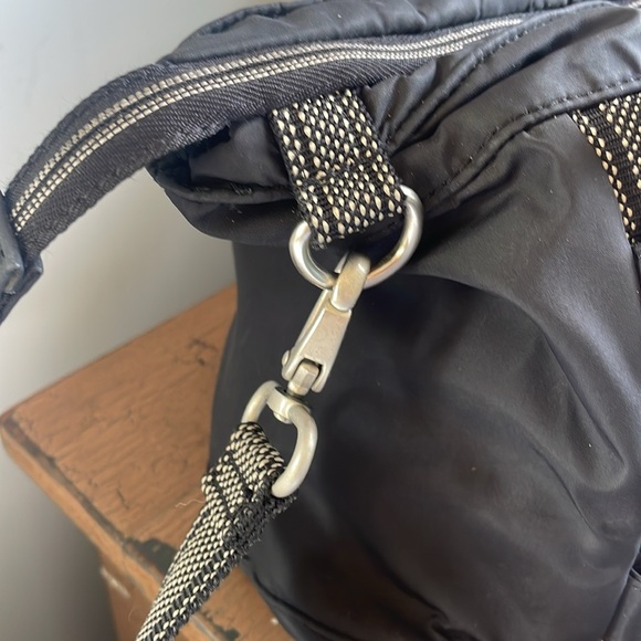 Hedgren Crossbody Hand Shoulder Bag Nylon Black Purse - Picture 5 of 11